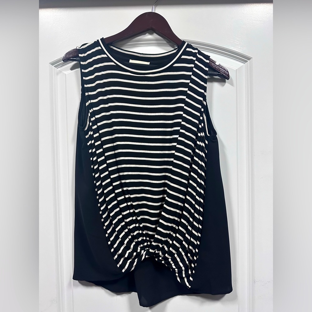 Women’s twist front mixed media top Sz S